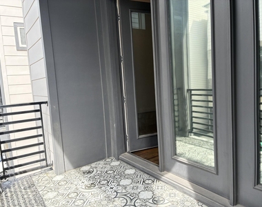 1535 W 24th Street - Photo Thumbnail 14