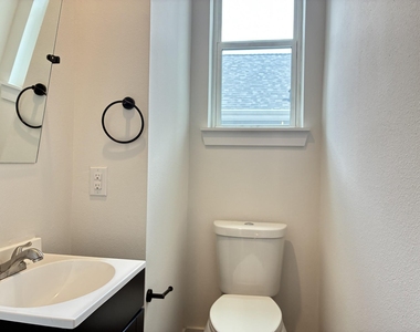 1535 W 24th Street - Photo Thumbnail 9