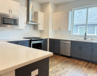 1535 W 24th Street - Photo Thumbnail 12