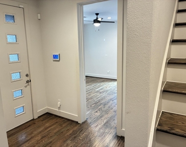 1535 W 24th Street - Photo Thumbnail 3
