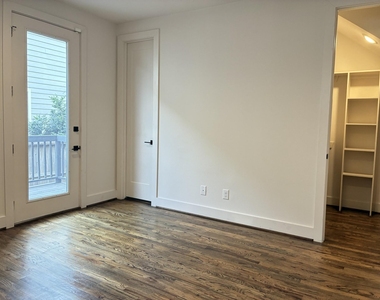 1535 W 24th Street - Photo Thumbnail 4