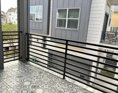 1535 W 24th Street - Photo Thumbnail 16