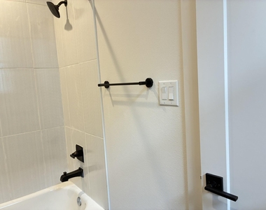 1535 W 24th Street - Photo Thumbnail 5