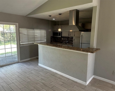 635 Jeff Davis - Photo Thumbnail 3