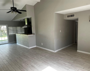 635 Jeff Davis - Photo Thumbnail 2
