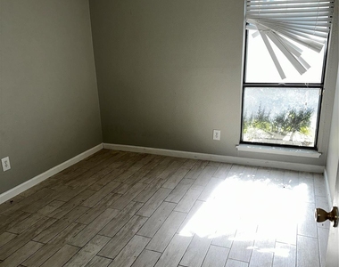 635 Jeff Davis - Photo Thumbnail 11