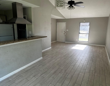 635 Jeff Davis - Photo Thumbnail 7