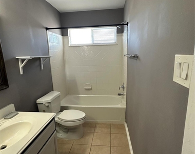11010 View Pointe Lane - Photo Thumbnail 12