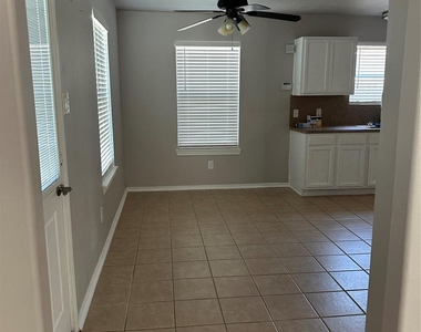 11010 View Pointe Lane - Photo Thumbnail 6