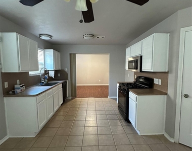 11010 View Pointe Lane - Photo Thumbnail 7