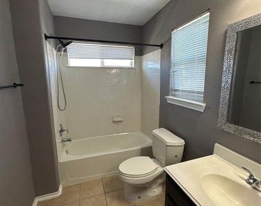 11010 View Pointe Lane - Photo Thumbnail 14