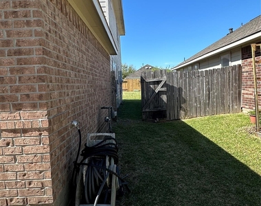 11010 View Pointe Lane - Photo Thumbnail 3
