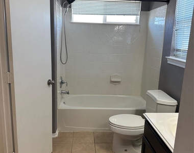 11010 View Pointe Lane - Photo Thumbnail 10