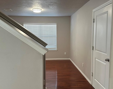 11010 View Pointe Lane - Photo Thumbnail 5
