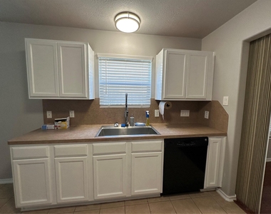11010 View Pointe Lane - Photo Thumbnail 9