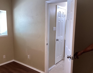15831 Bazelbriar Lane - Photo Thumbnail 4