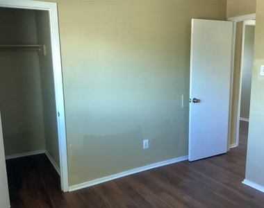 15831 Bazelbriar Lane - Photo Thumbnail 7