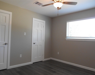 1547 Greenfield Road - Photo Thumbnail 6