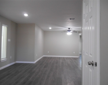 1547 Greenfield Road - Photo Thumbnail 1