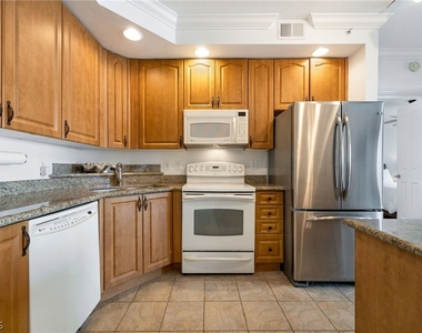 2825 Palm Beach Boulevard - Photo Thumbnail 6