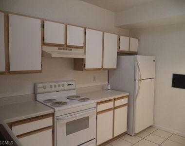 6330 Aragon Way - Photo Thumbnail 3