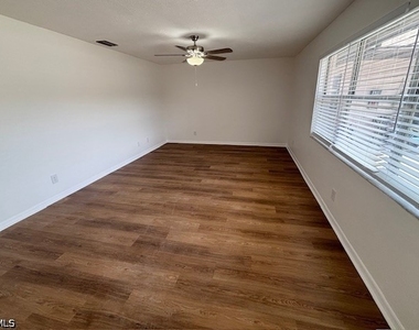 4912 York Street - Photo Thumbnail 5