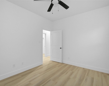 8410 Sunnyhill Street - Photo Thumbnail 17