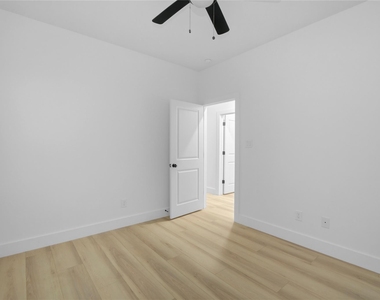 8410 Sunnyhill Street - Photo Thumbnail 12