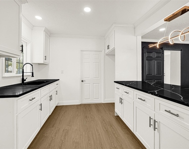 513 Main Street - Photo Thumbnail 10