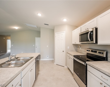 2910 57th Street W - Photo Thumbnail 4