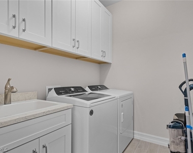 379 Grace Bay Lane - Photo Thumbnail 18