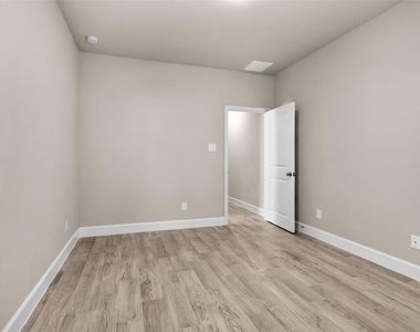 496b Golden Street - Photo Thumbnail 15