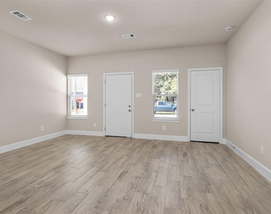 496b Golden Street - Photo Thumbnail 6