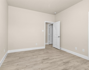 496b Golden Street - Photo Thumbnail 13