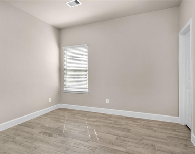 496b Golden Street - Photo Thumbnail 11