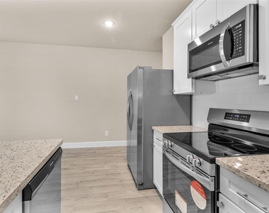 496b Golden Street - Photo Thumbnail 9