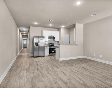496b Golden Street - Photo Thumbnail 4
