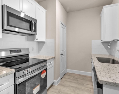 496b Golden Street - Photo Thumbnail 8