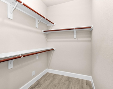 496b Golden Street - Photo Thumbnail 17