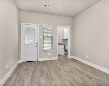 496b Golden Street - Photo Thumbnail 14