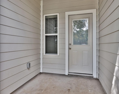 496b Golden Street - Photo Thumbnail 18
