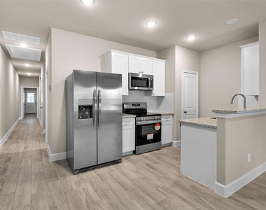 496b Golden Street - Photo Thumbnail 7