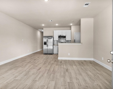 496b Golden Street - Photo Thumbnail 3