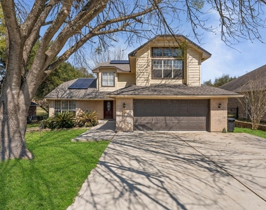 228 April Waters Drive W - Photo Thumbnail 2