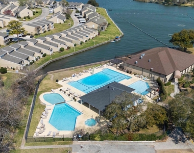 228 April Waters Drive W - Photo Thumbnail 36