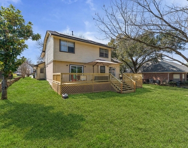 228 April Waters Drive W - Photo Thumbnail 31