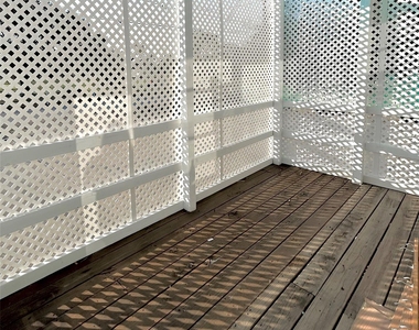 927 27th Street - Photo Thumbnail 13