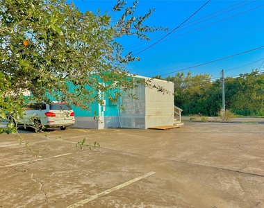 927 27th Street - Photo Thumbnail 11