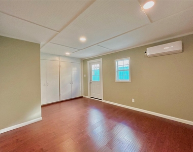 927 27th Street - Photo Thumbnail 23