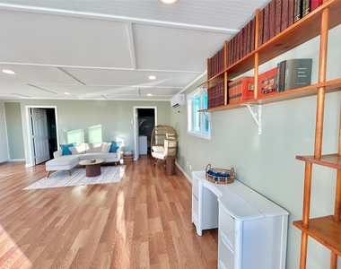 927 27th Street - Photo Thumbnail 2